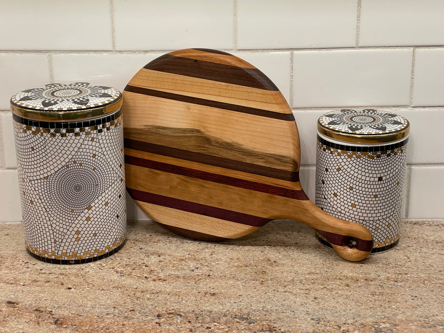 Round Cutting Board with Handle